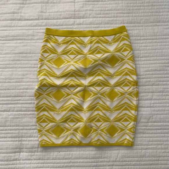 Forever 21 Dresses & Skirts - Yellow Pattern Mini Skirt